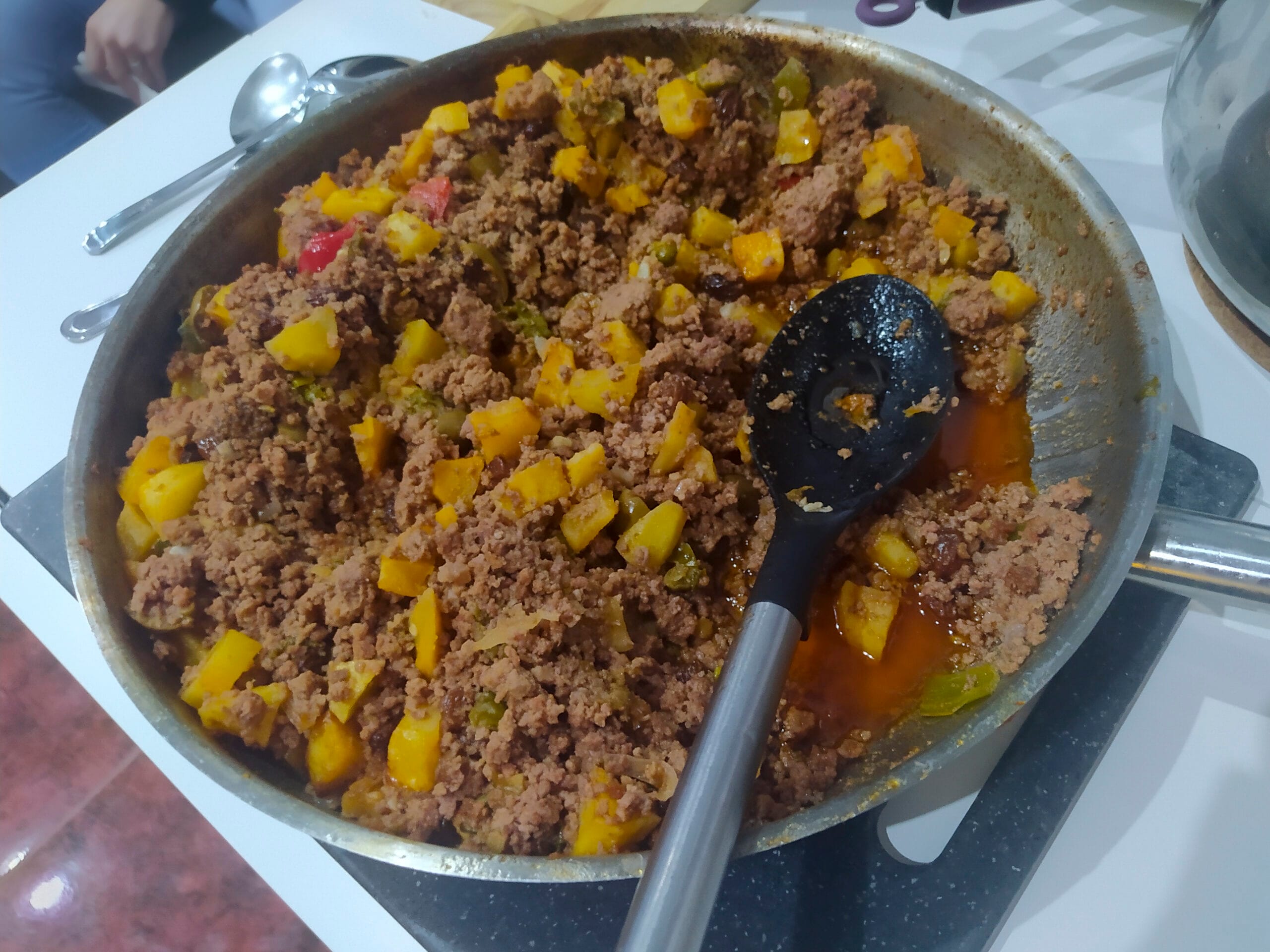 Picadillo a la habanera with olives and diced potato