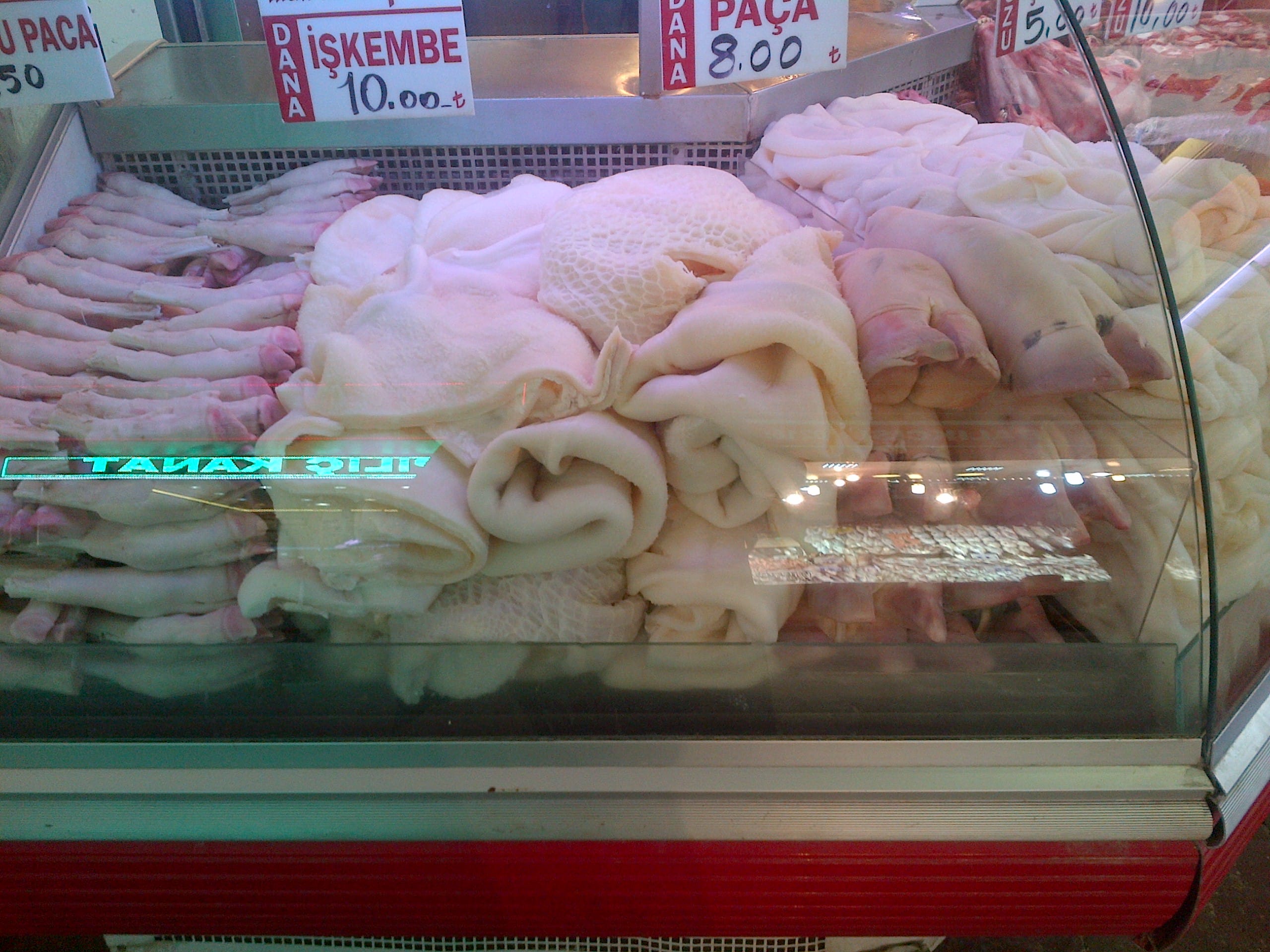 Cow feet pieces cleaned and ready for sopa de pata
